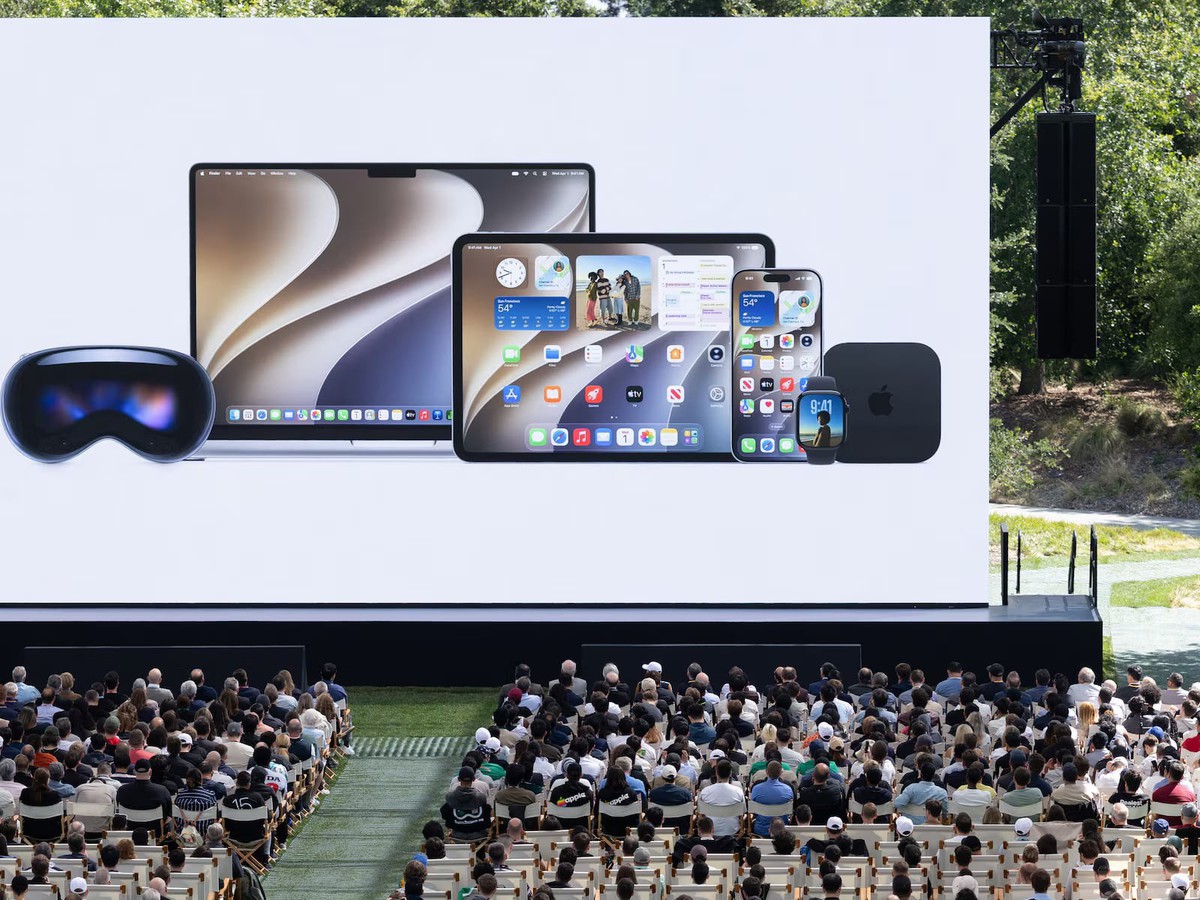Apple bets on overdue Siri fix to close AI gap