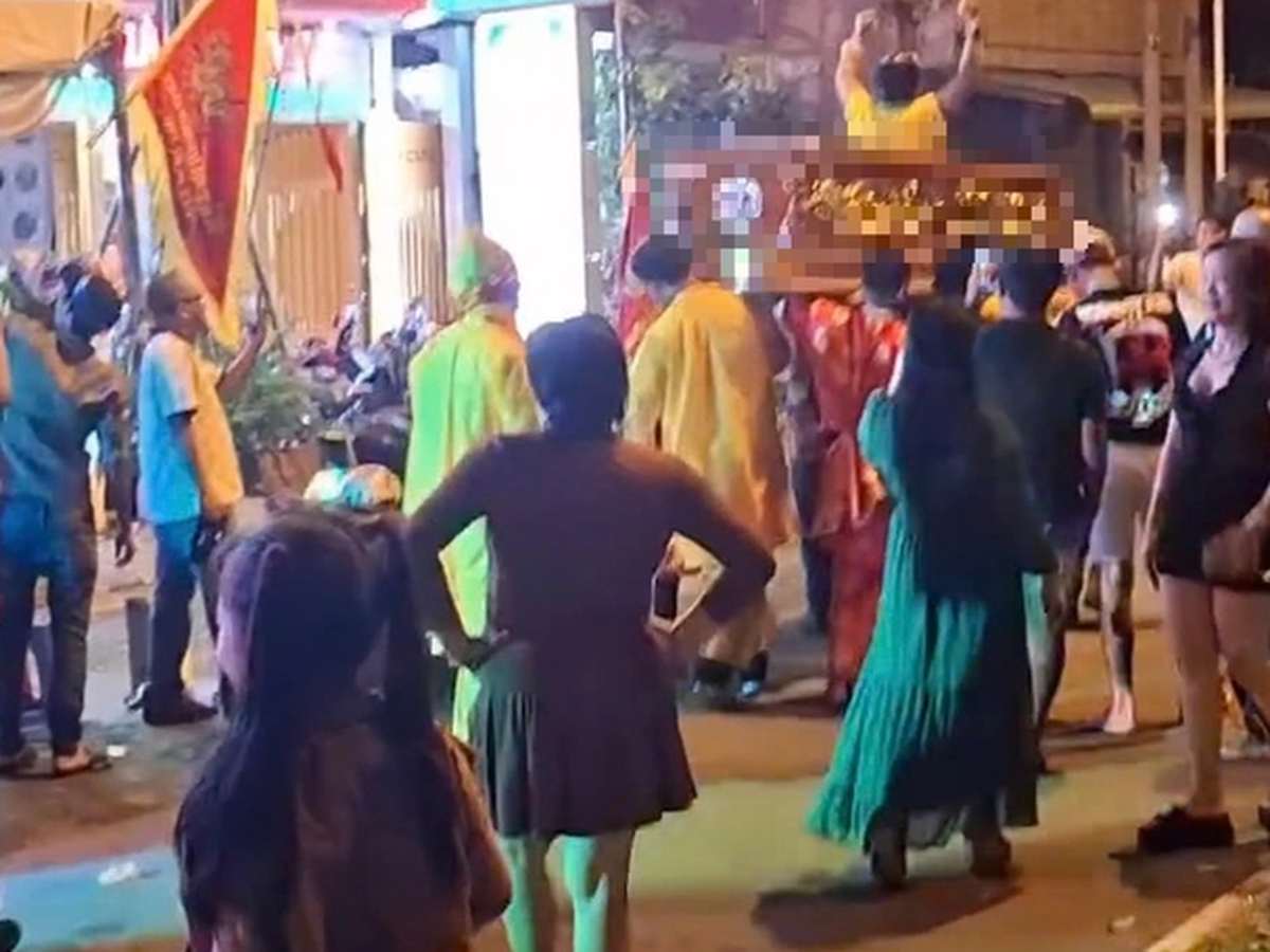 Several people arrested in Vietnam over coffin par