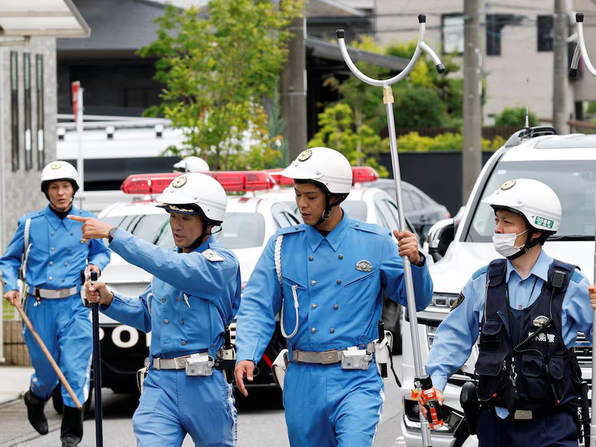 Bear hunt continues as Japanese city shuts schools