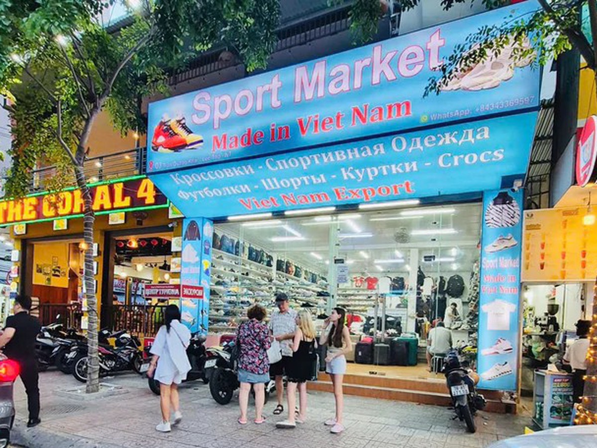 Vietnamese store's fake Nike, Adidas shoes exposed after customer ships gift to Russia