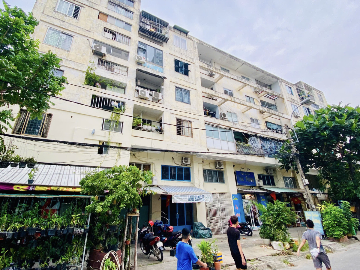 What happens when apartment buildings reach end of service life in Vietnam?