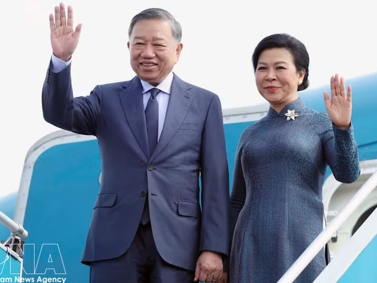 Top leader departs for visits to Russia, France, attendance at Int’l Space Summit