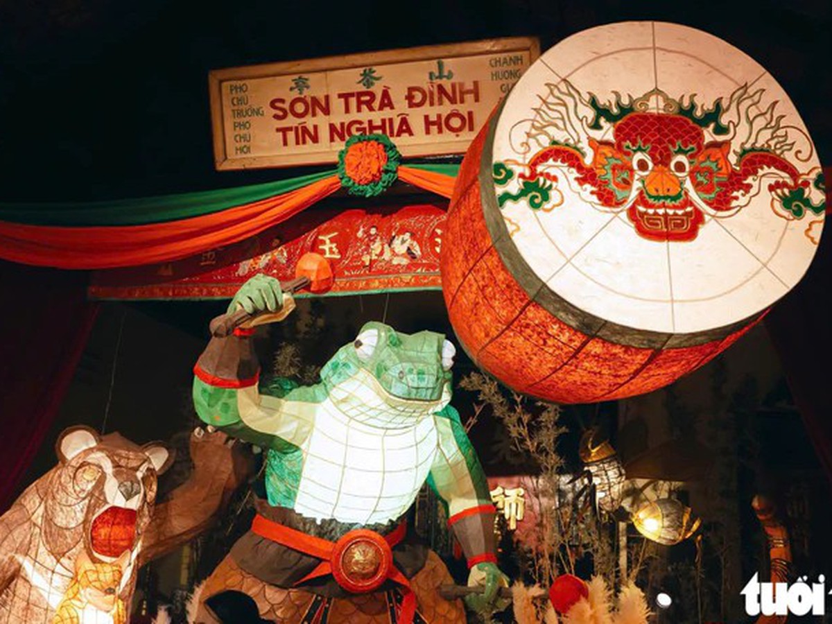 Giant Mid-Autumn lanterns revive Vietnamese folk tale in Ho Chi Minh City
