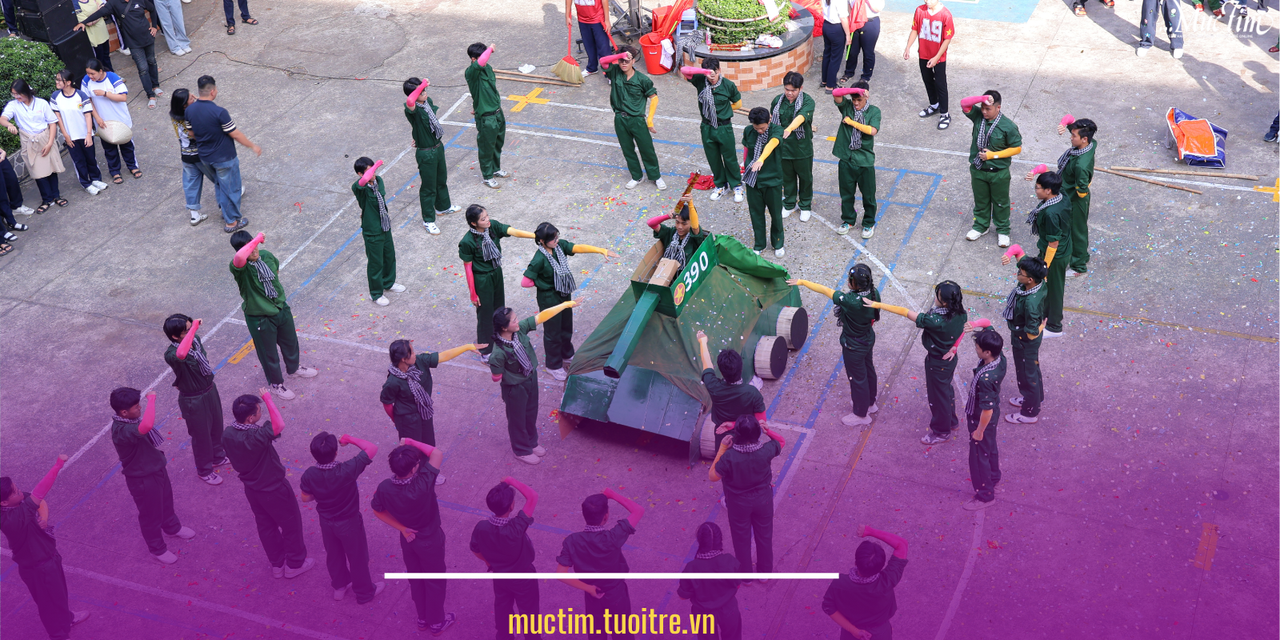 Thầy cô ‘vui hết mình’, nhảy flashmob cùng teen Trường THPT Lý Thường Kiệt