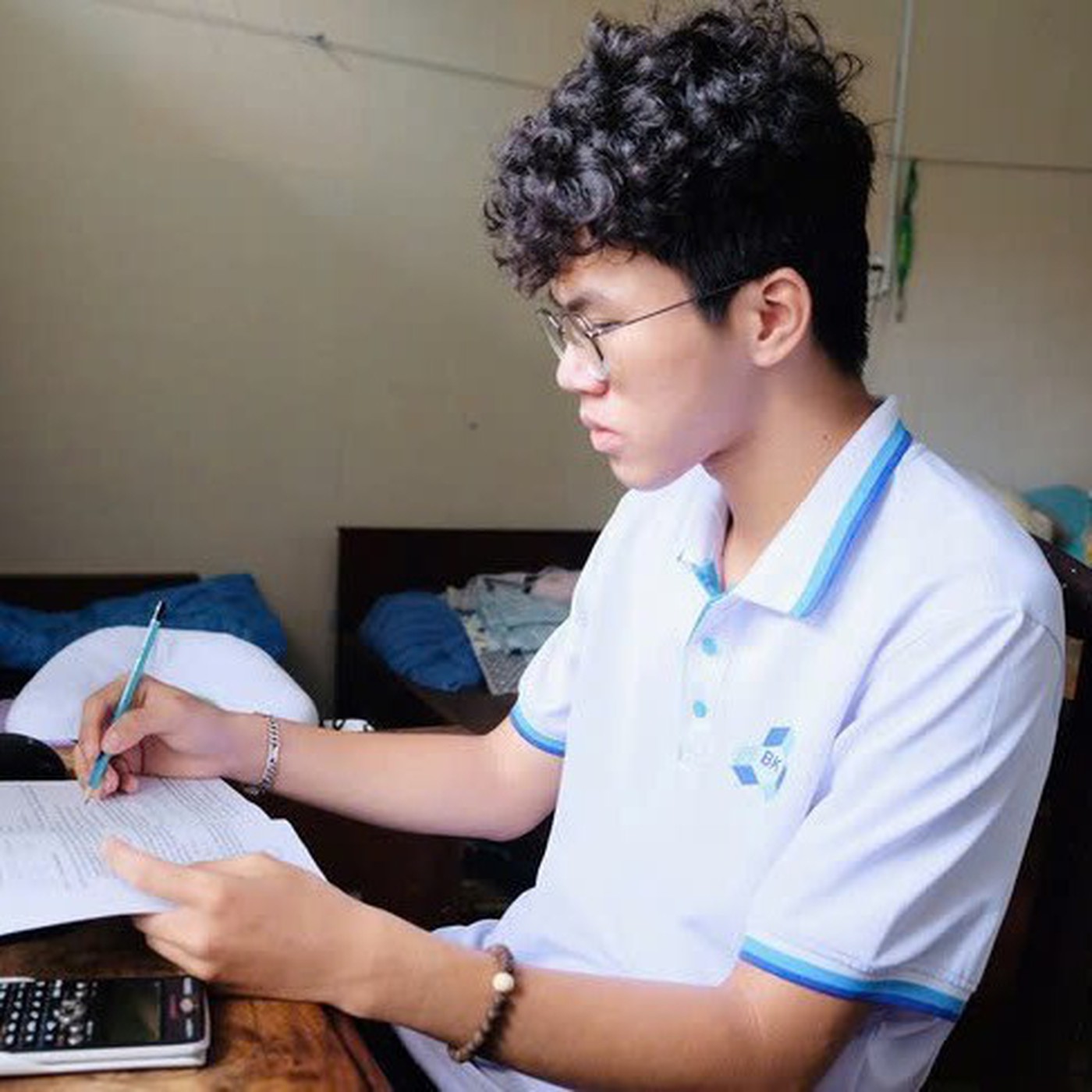Tâm sự của chàng tân sinh viên Bách khoa mồ côi từ thuở lọt lòng, ước mơ báo hiếu bà ngoại