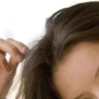 Bác sĩ chuyên khoa: Thói quen thích nhổ tóc có thể là bệnh lý tâm thần