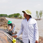 Người dân nói dự án điện gió làm cáp ngầm dang dở gây sạt lở, lãnh đạo xã lên tiếng