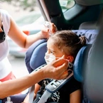 Bỏ quy định taxi, xe dịch vụ phải trang bị ghế ngồi cho trẻ em