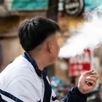 Nhiều người ngã quỵ, co giật thậm chí suy thận sau khi hút vài hơi thuốc lá điện tử