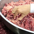 Từ vụ phát hiện đường dây làm thịt bò giả: Cách nào để nhận biết?