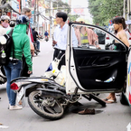 Cần dạy cho người lái ô tô mở cửa xe đúng cách để hạn chế tai nạn