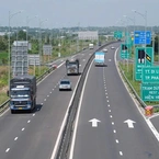 Cao tốc hai làn mỗi chiều vì sao không còn là giải pháp phù hợp?