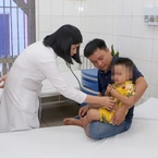 Bé trai 2 tuổi đuối nước trong hồ cá koi được cứu sống thần kỳ ở Huế