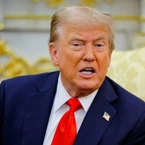 Tổng thống Mỹ Donald Trump lý giải về những vết bầm trên tay