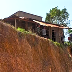 Thêm vụ hạ cốt nền đường khiến nhà dân chênh cao 12 mét: Ban Quản lý dự án nói gì?