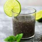 Chuyên gia dinh dưỡng nói gì trước 'trào lưu' pha hạt chia cùng nước lọc uống để giữ dáng?