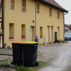 Bé trai 9 tuổi mất khả năng đi lại vì bị cha giam giữ trong xe tải hơn một năm