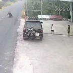 Vụ bé trai đá bóng ra đường gây tai nạn chết người, ai phải chịu trách nhiệm?