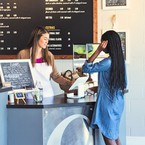 Đề xuất mới từ chuyên gia về thu phí bản quyền âm nhạc với hàng quán, khách sạn