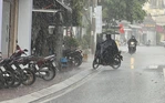 TP.HCM mưa sớm ở nhiều nơi, gần trưa đã sấm chớp ì đùng