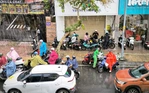 Trời đang nắng, cảnh báo mưa dông gió giật vẫn xuất hiện tại TP.HCM