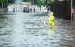 Dự báo Hà Nội mưa dông, Nam Bộ mưa lớn chiều tối nay