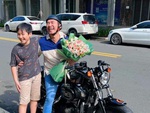 Tiến Luật được Thu Trang tặng xe mô tô khủng sau 6 năm mong đợi ngậm ngùi