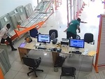 Cú ngã bay nhiều tháng lương