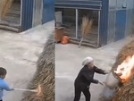 Bà hú hồn dập lửa vì cháu nghịch dại đốt đống rơm