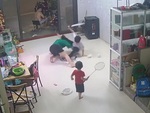 Cả nhà nghỉ ăn vì màn 'tỉ thí võ công' của hai con trai siêu quậy