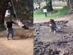 Bé gái đu dây ngã xuống vũng bùn