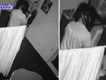 Cô gái nhân cơ hội vào nhà ma nũng nịu với người yêu