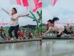 Cô gái nhuộm bùn khi đi cầu kiều