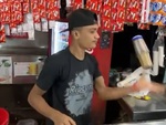 Chàng trai quê một cục khi trổ tài pha chế làm vỡ ly