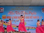 Nhóm nam sinh múa bụng, lắc mông siêu dẻo trong hội thi mừng 20-11