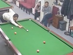 Chàng trai dọn bàn bằng loạt siêu phẩm bida rùa