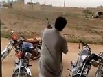 CĐV Saudi Arabia xả súng ăn mừng thắng Argentina