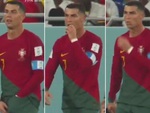 Dân mạng sốt với khoảnh khắc 'khó đỡ' của Ronaldo 'lấy gì đó trong quần' và... bỏ vào miệng