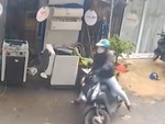 Tên trộm xe máy 'bỏ của chạy lấy người' khi bị ngã