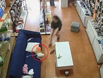 Mẹ phi như tên lửa, cứu con nhỏ thoát nguy hiểm trong một nốt nhạc