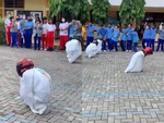 Cả trường cười như được mùa với màn về đích siêu cấp của học sinh