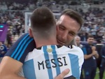 HLV Argentina xúc động khi ôm Messi sau chiến thắng 3-0 trước Croatia