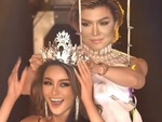 Chủ tịch Miss Fabulous International đu người như diễn xiếc để trao vương miện