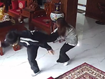 Cặp đôi đùa giỡn khiến ai xem cũng bật cười vì quá đáng yêu