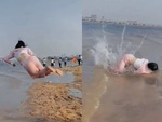 Cô gái quê một cục khi trổ tài lộn santo ngoài bãi biển