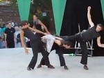 Màn biểu diễn võ thuật đỉnh cao chẳng khác gì tua chậm
