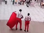 Video hài nhất tuần qua: Màn ảo thuật hô biến người bị lật tẩy