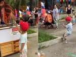 Bé trai nổi quạu với chàng trai bán kem Thổ Nhĩ Kỳ