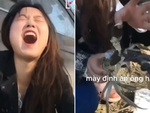 Cô gái kêu trời khi bị cua kẹp