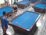 Chàng trai cười khoái chí khi lượm được siêu phẩm bida rùa 5 băng